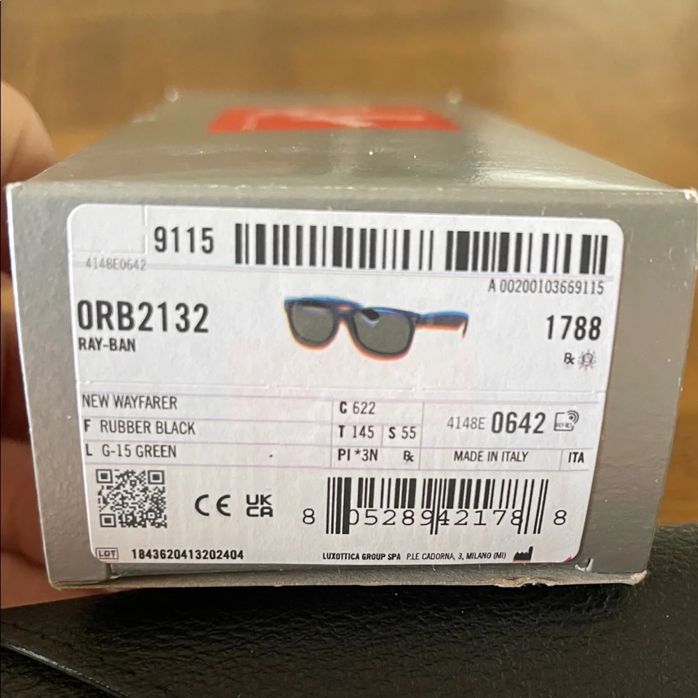 Ray-Ban Wayfarer Black Sunglasses with Case - Picture 2 of 4